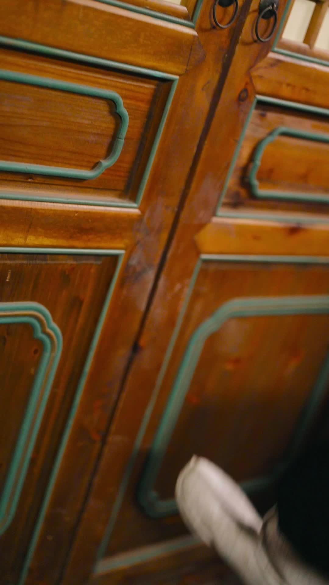 Episode 4 - From Hostage to Holder of Power